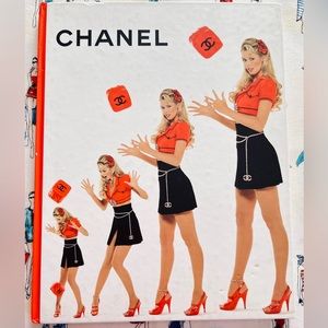 CHANEL Boutique Spring Summer 1995 Collection Look Book
